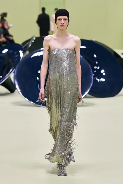 Look 60